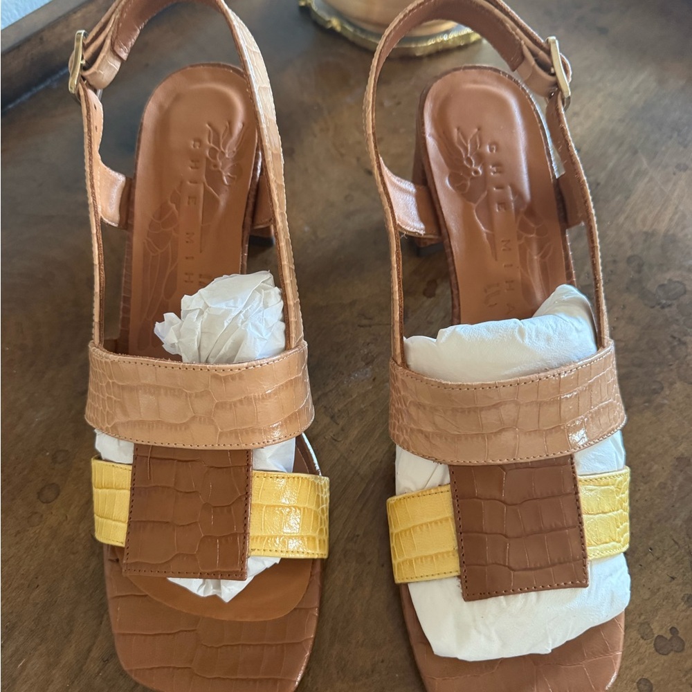 Gorgeous Chie Michara heels.